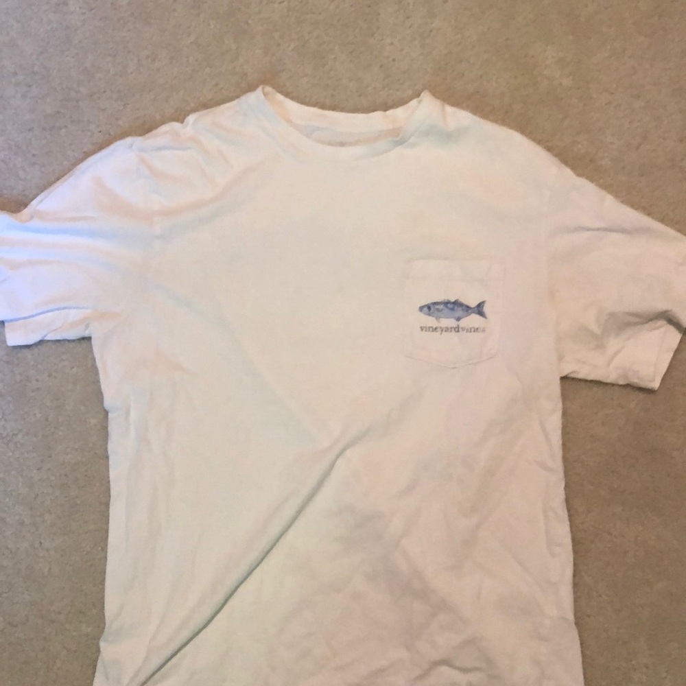 Vineyard vines t shirt